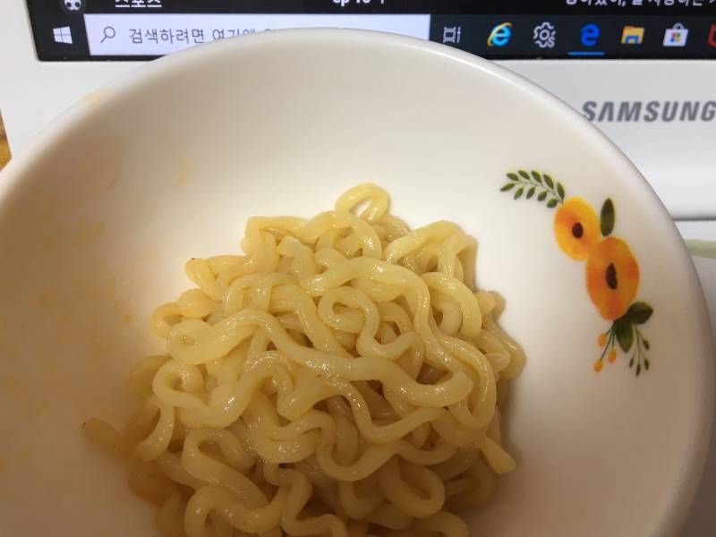 이 라면 뭐게~? | 인스티즈