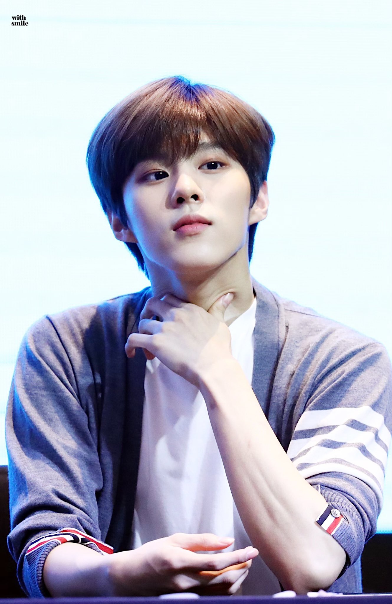 김우석은 샤프한지 동글말랭인지 헷갈려 | 인스티즈