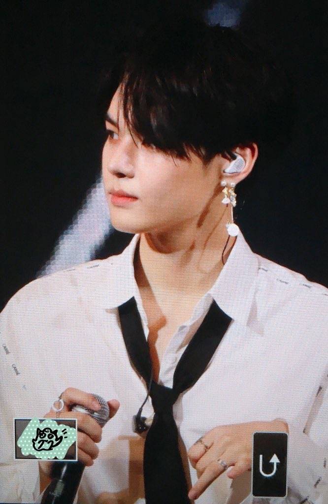 팬들 만난다고 앨리스 귀걸이하고 온 남돌 | 인스티즈