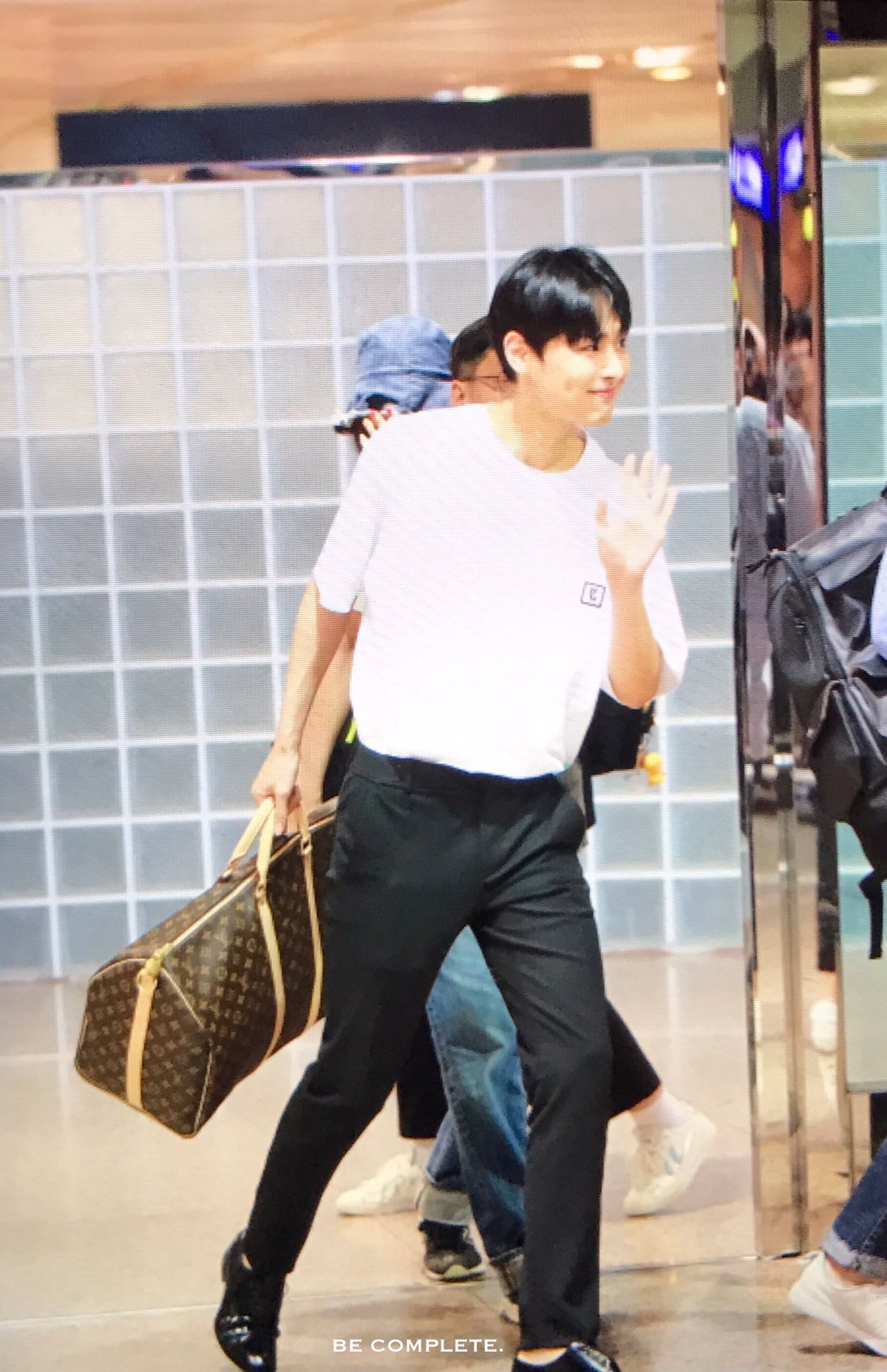 병찬이 가방에 니베아 립밤만 들어있었을거라는 합리적 의심 | 인스티즈