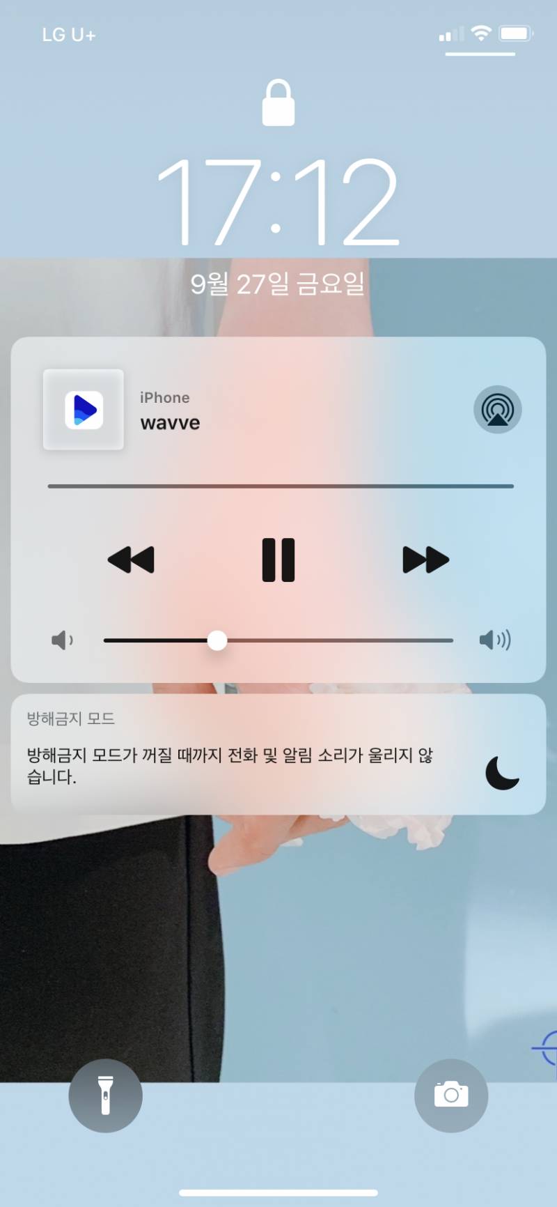 아이폰에서 음원 사이트 어플 쓰면 잠금화면에 다른 어플 뜨는 익들 있어? | 인스티즈