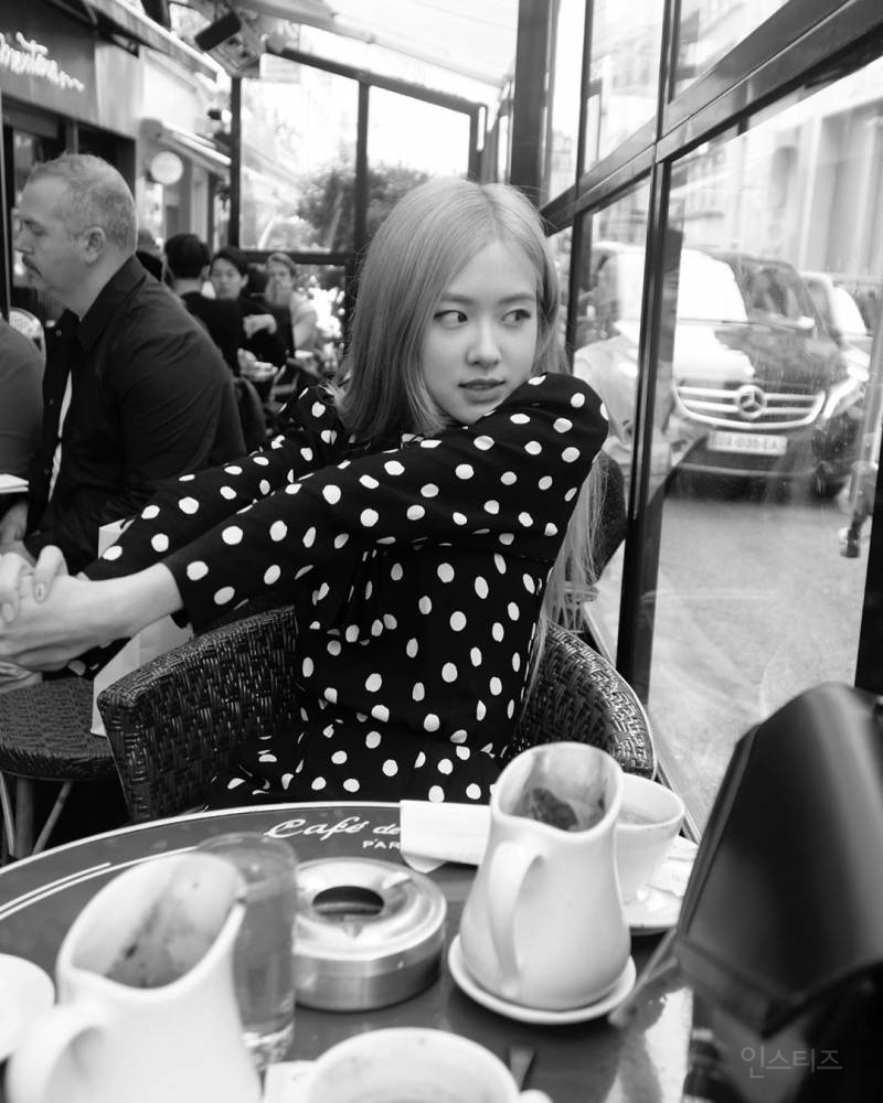 오늘자 생로랑 패션위크 차 파리 간 블랙핑크 로제 인스타그램.jpg | 인스티즈