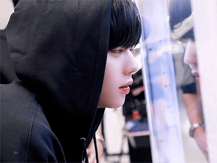 아니 박지훈 유리에 비친 얼굴까지 | 인스티즈