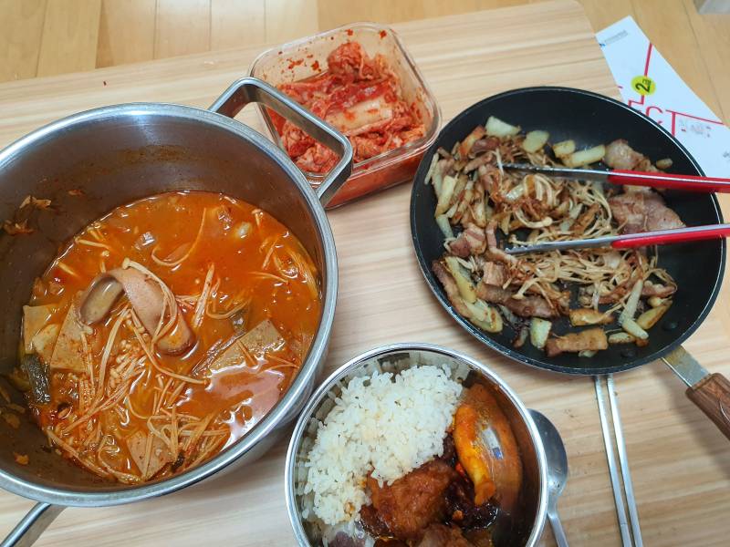 밥 먹는다 밥 | 인스티즈