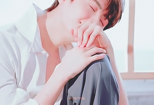 녜... 국내 유일 185cm 대럼지 다리길이도 114 솔로데뷔일도 11월4일인 이진혁입니다 | 인스티즈