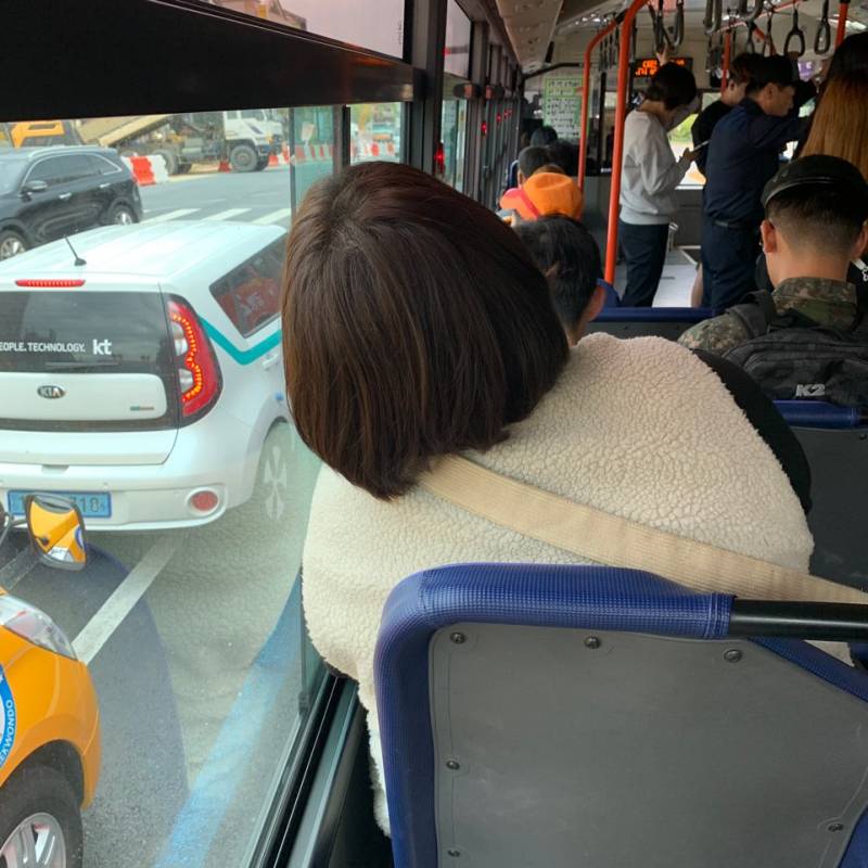 친구 뒷모습 찍었는데 귀여워ㅎㅎ | 인스티즈