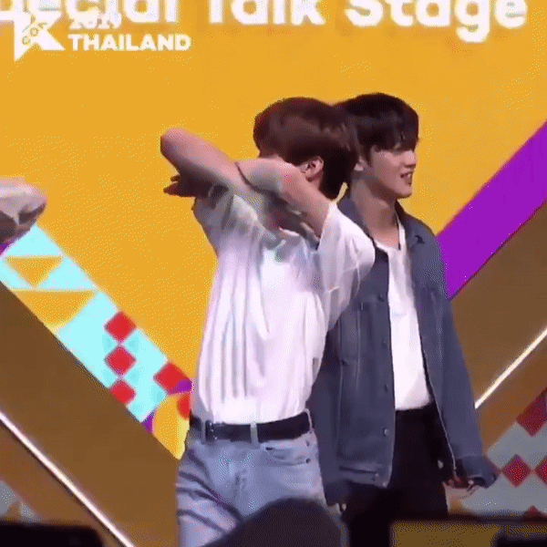 김우석ㅋㅋㅋ 프듀 러브샷 때 이거 19금 아니라고 하더니 | 인스티즈