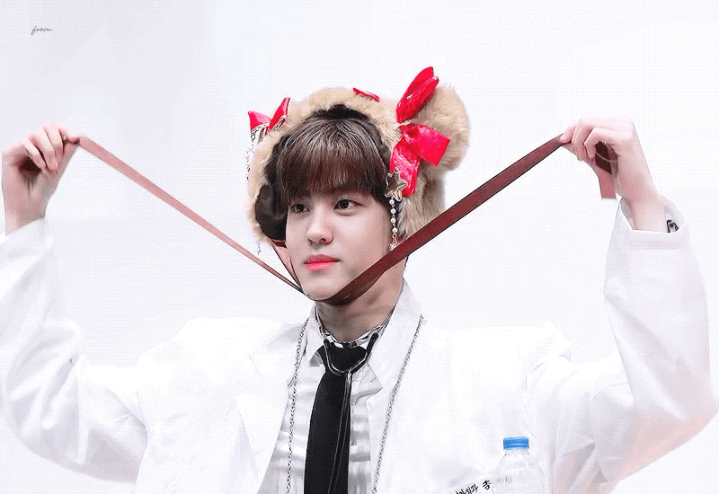 송유빈 피지컬은 안귀여운데 하는행동은 왜이렇게 귀엽지 | 인스티즈