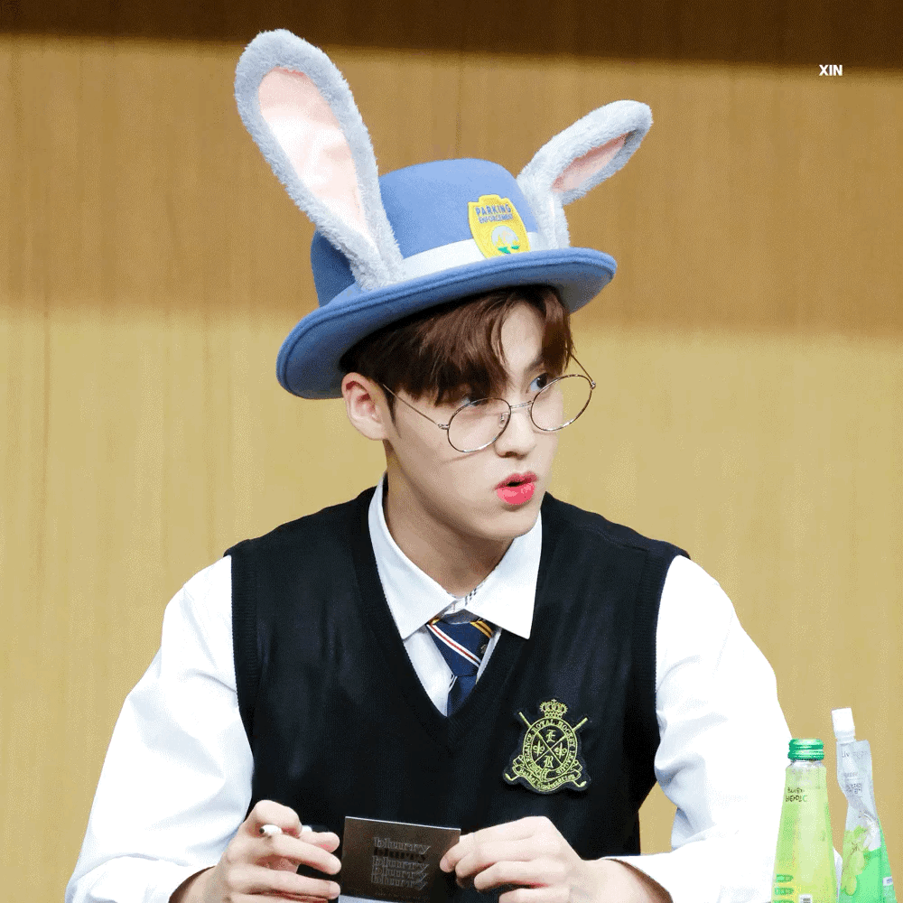 송유빈 진짜 물음표 닮았어 | 인스티즈