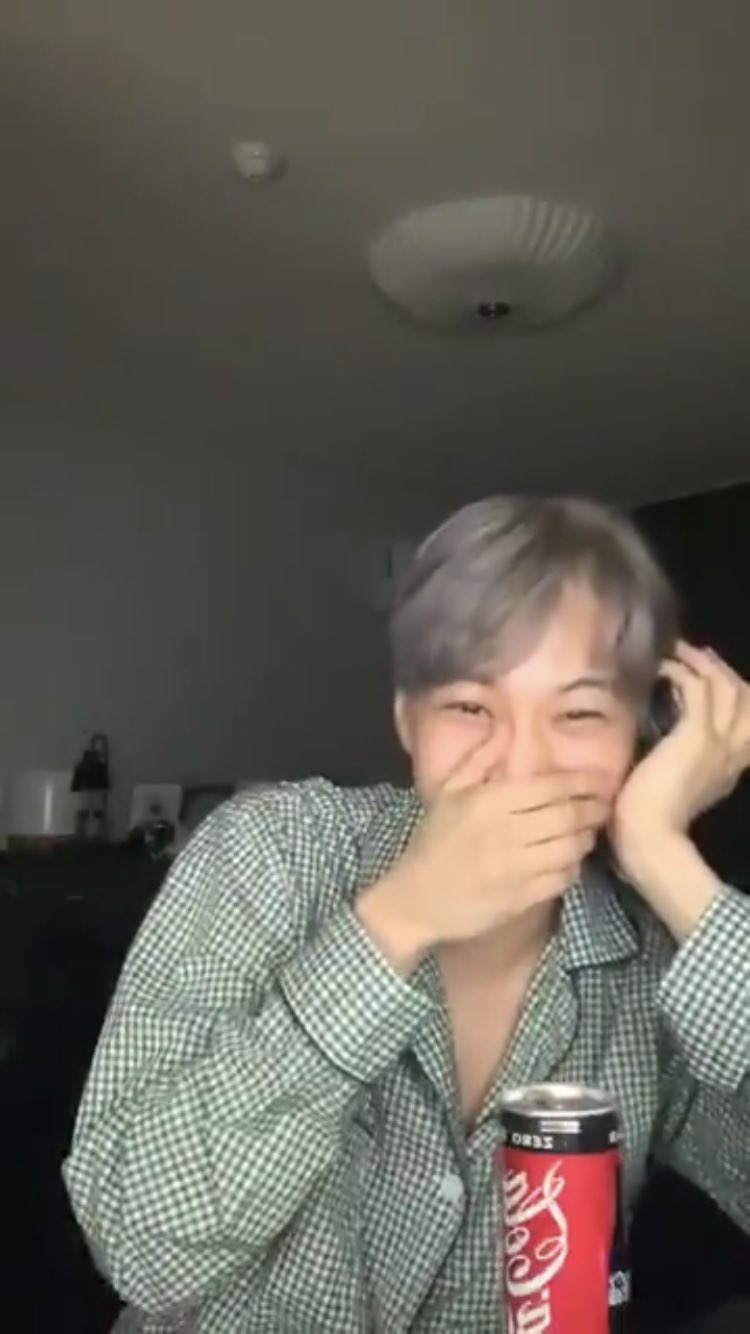 이거 내가 분명 엑소보고 앓았던 모습인데.. | 인스티즈