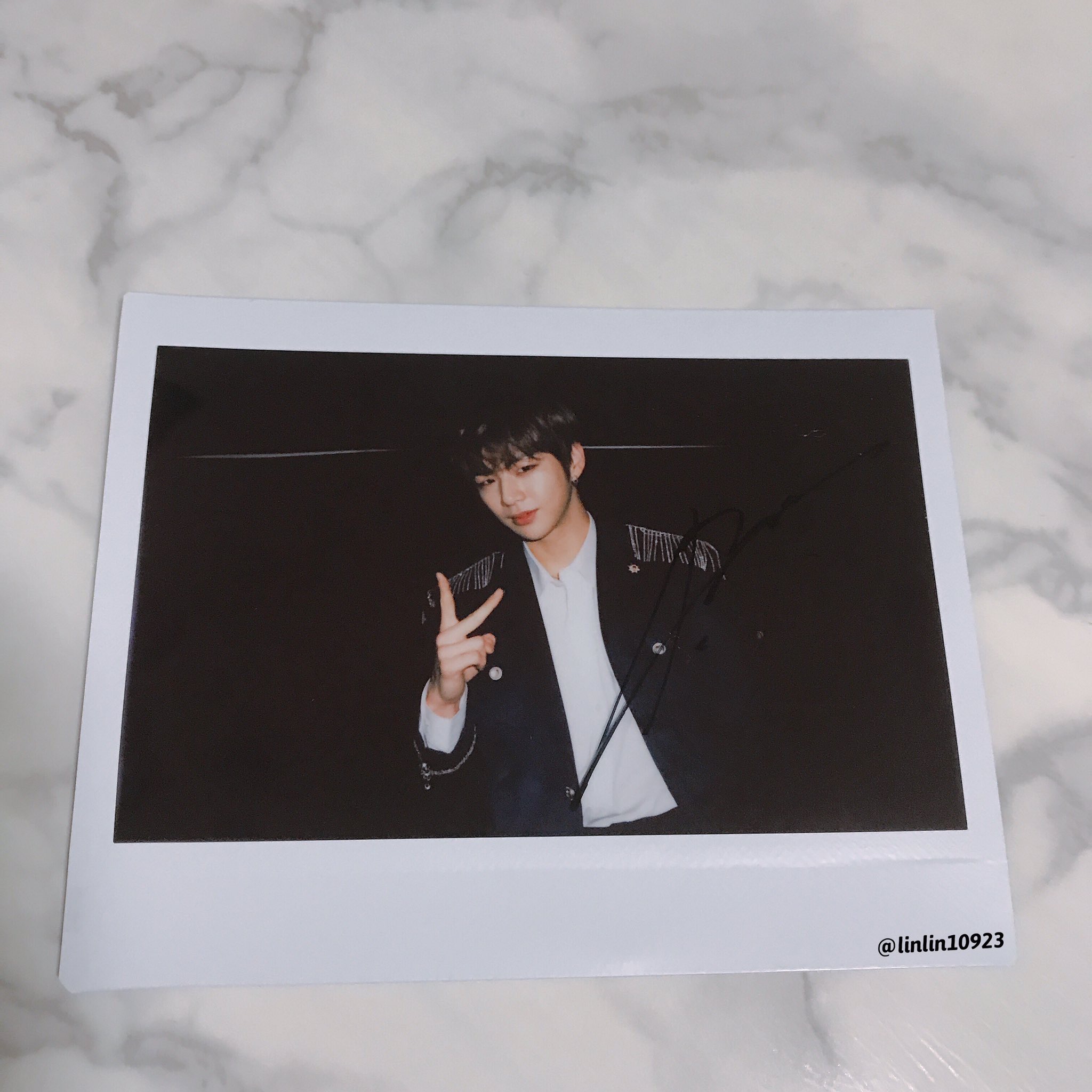 강다니엘 폴라로이드 모음보고갈래..? 물론 내꺼는... | 인스티즈