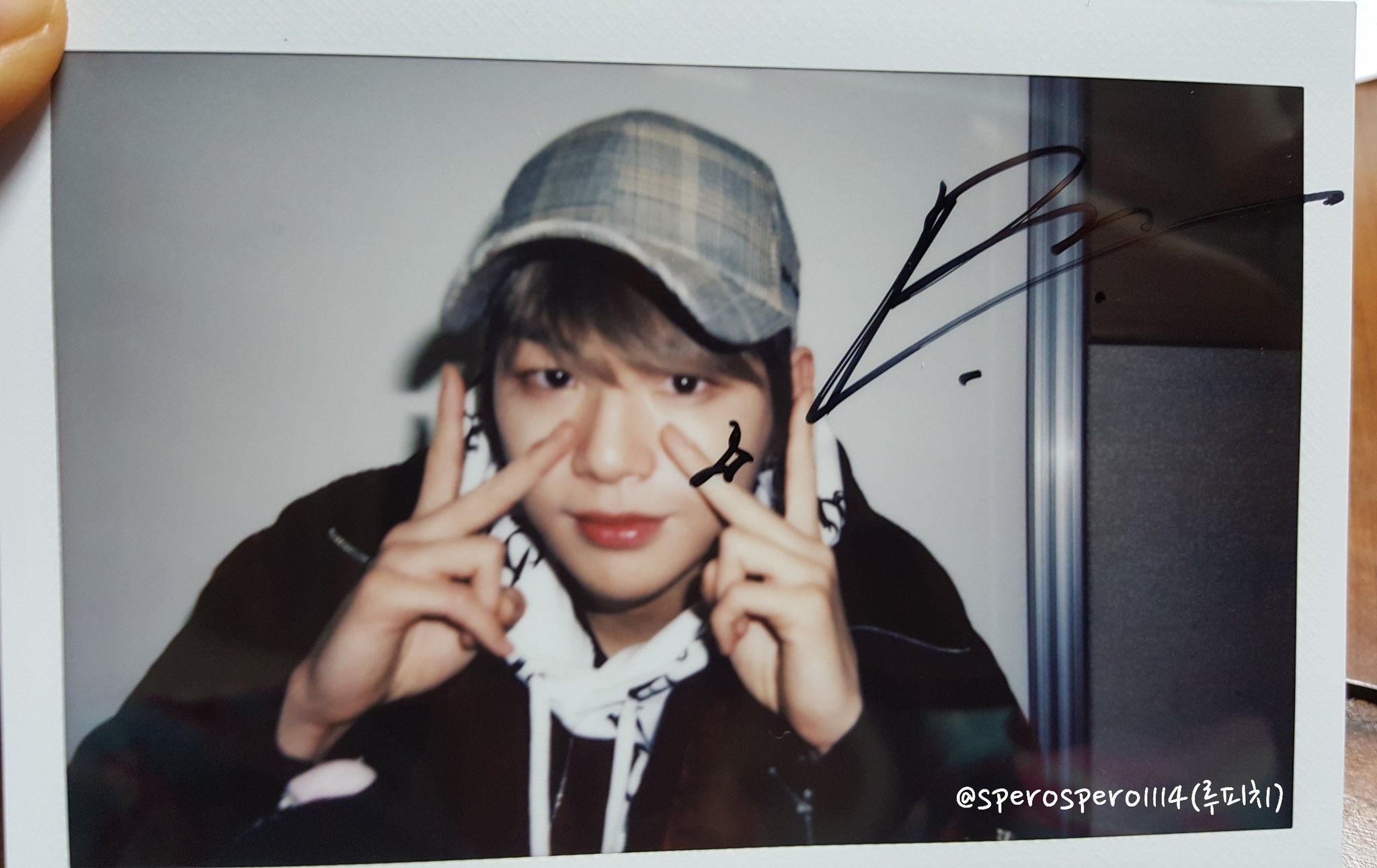 강다니엘 폴라로이드 모음보고갈래..? 물론 내꺼는... | 인스티즈