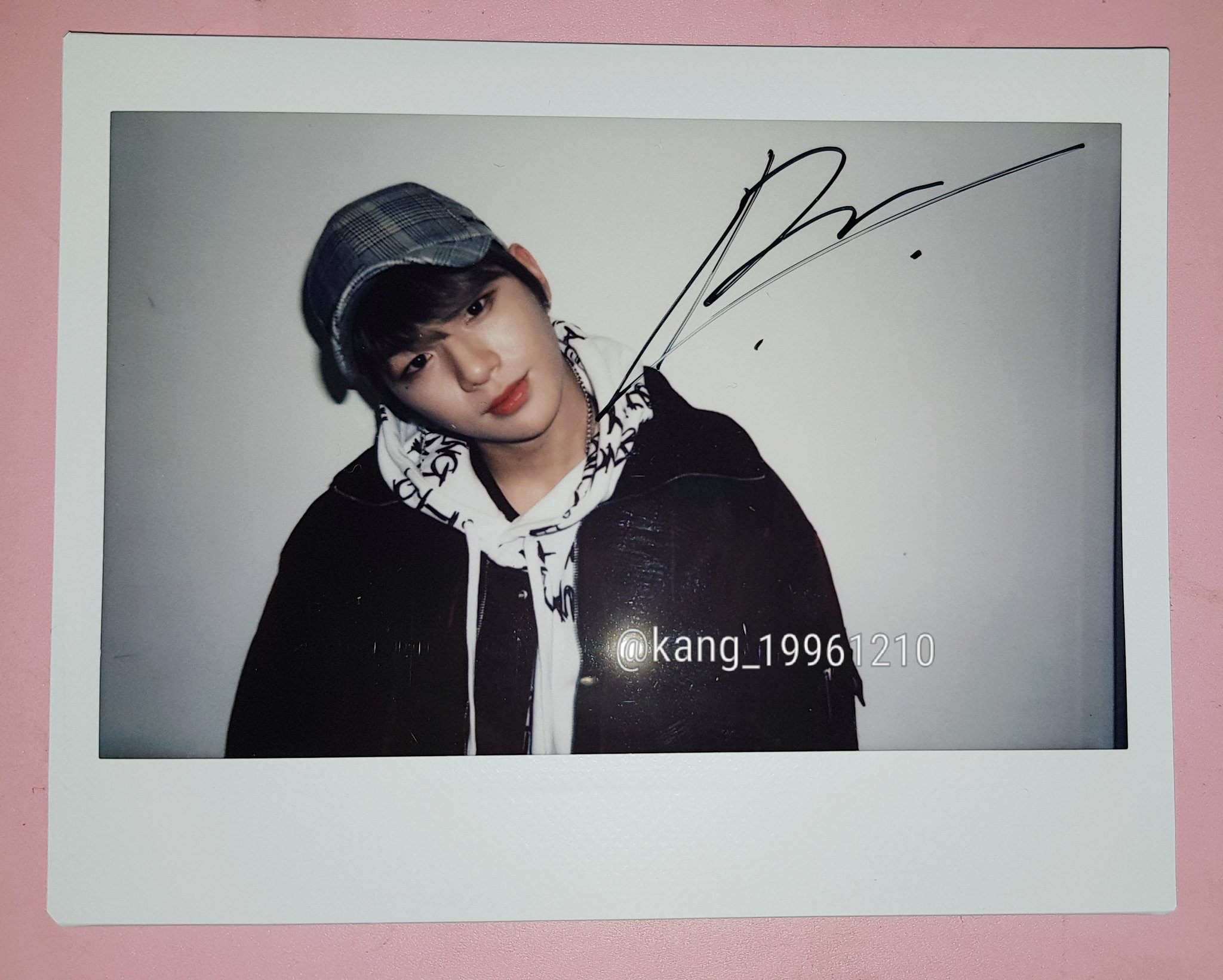 강다니엘 폴라로이드 모음보고갈래..? 물론 내꺼는... | 인스티즈