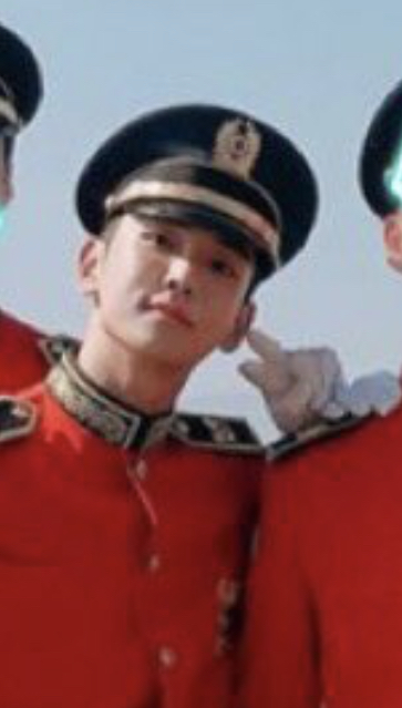 샤이니 동갑내기 군제복 다른거 입었는데 | 인스티즈