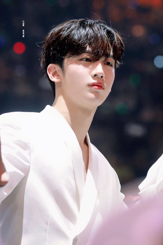 김요한은 더 잘생겨져.. | 인스티즈