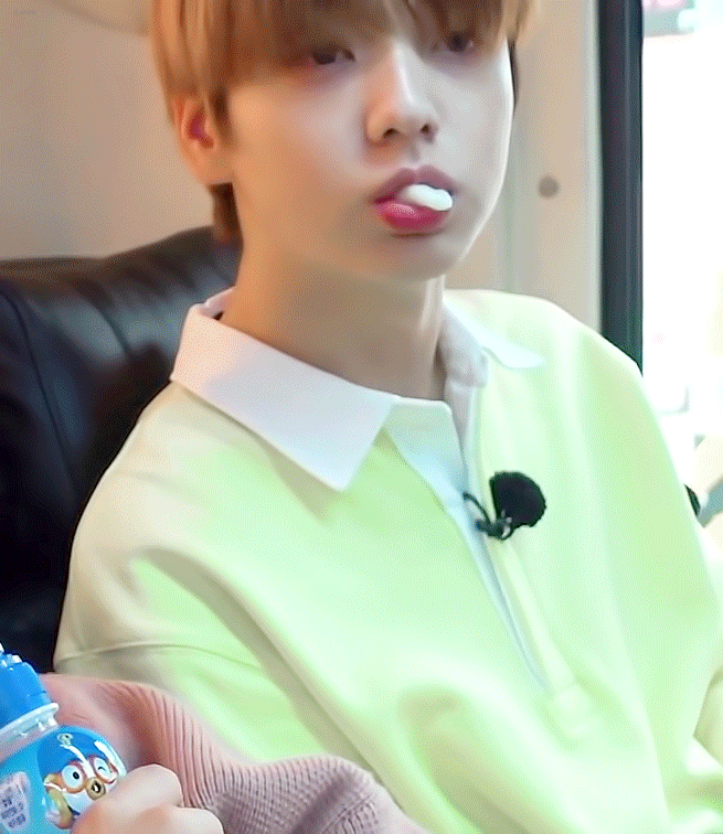 누가 떡을 이렇게 옴뇸뇸 먹지요??? 투바투 최수빈이요!!!!!!!! | 인스티즈