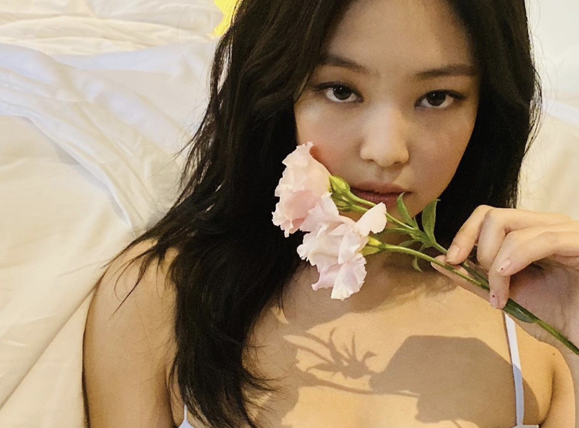 제니 호텔방에서 화보; | 인스티즈