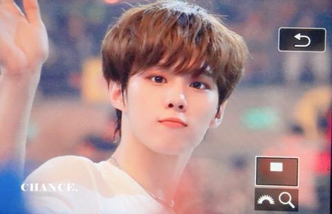 김우석 어쩜 이렇게 생겼지 | 인스티즈