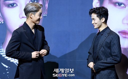 카이가 마크 보는거 왜 설레죠...? | 인스티즈