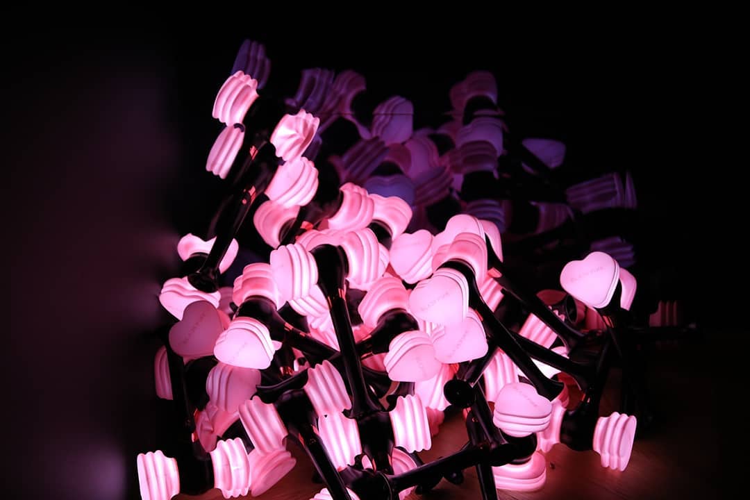 블핑 공식봉 모아놓은 사진인데ㅋㅋㅋ 옛날 폰배경? 싸이월드 사진느낌이야 | 인스티즈