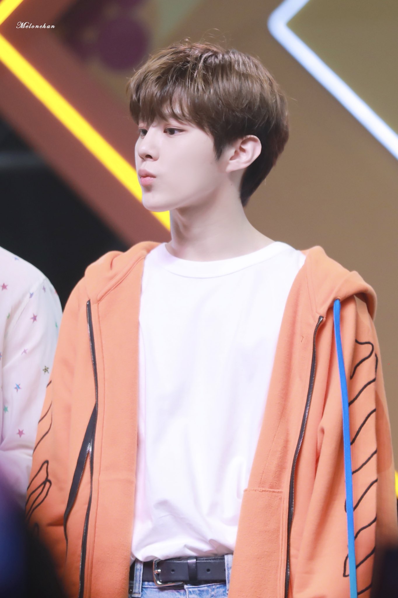 김우석은 샤프한지 동글말랭인지 헷갈려 | 인스티즈