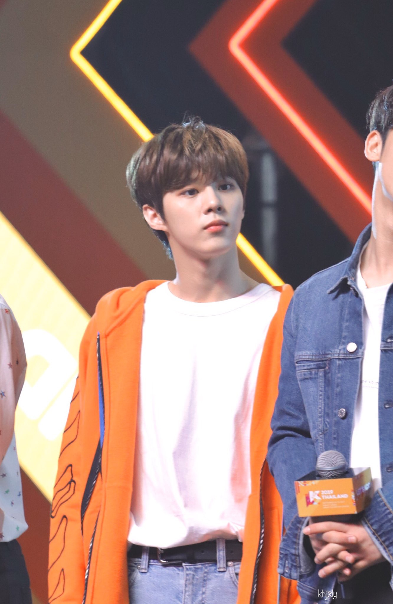 우석이 진짜 좋은 냄새날것 같아 ㅠ | 인스티즈