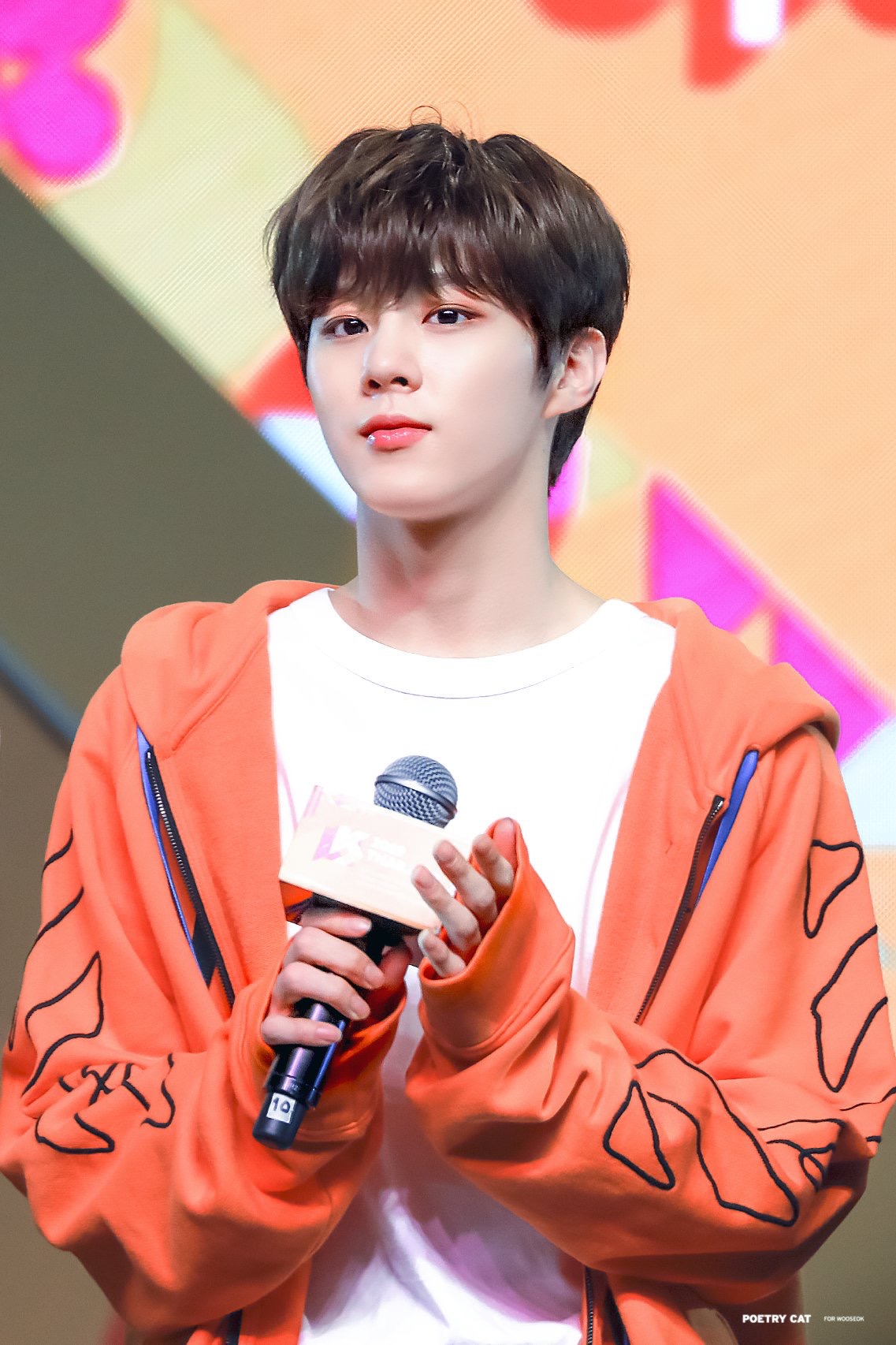 김우석은 샤프한지 동글말랭인지 헷갈려 | 인스티즈