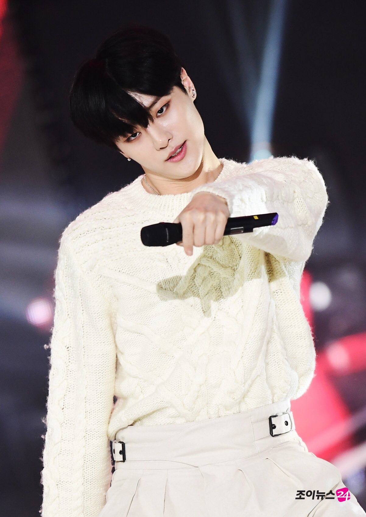 조승연 이짤에 안경까지 썼다면 난 ㄹㅇ 죽었을텐데 | 인스티즈