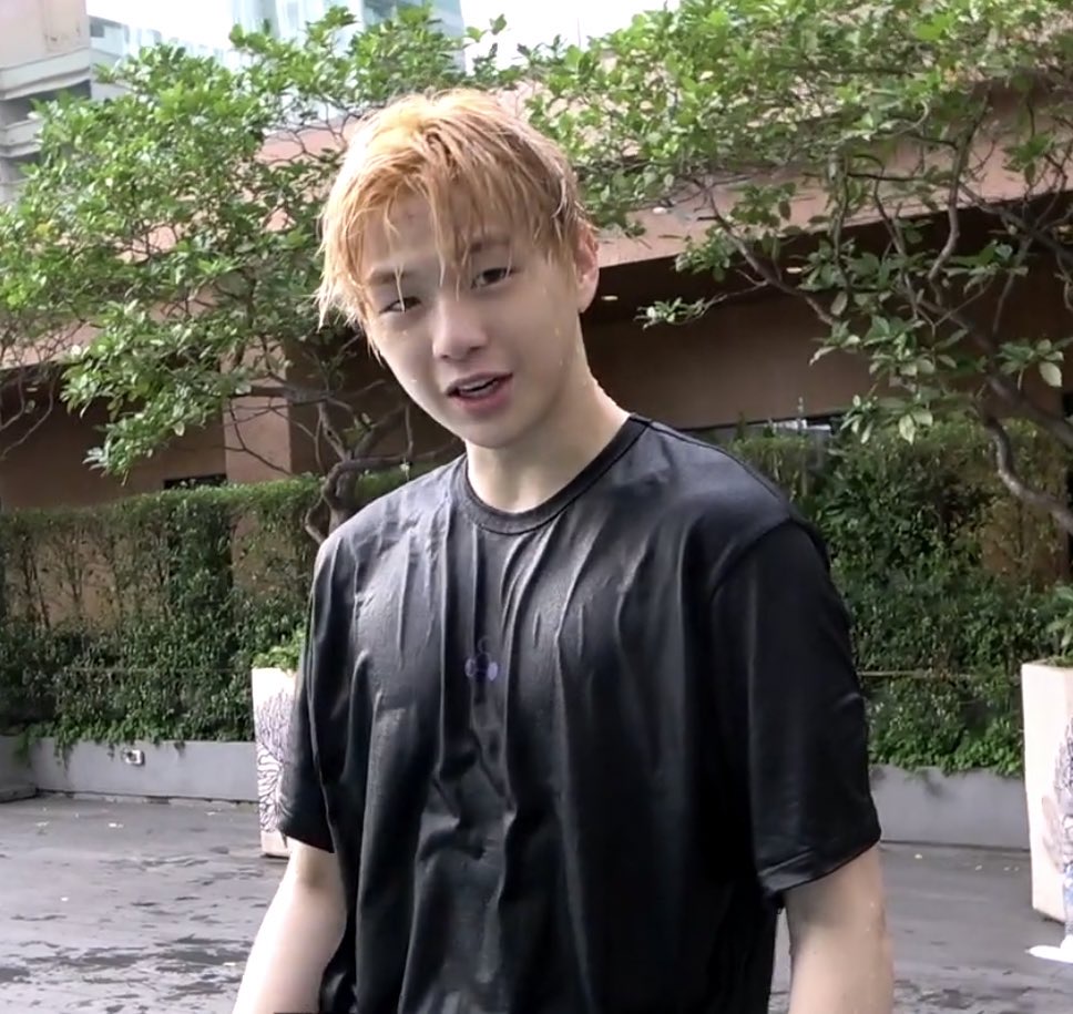 나만 강다니엘 상체에 눈가는거 아니잖아 | 인스티즈