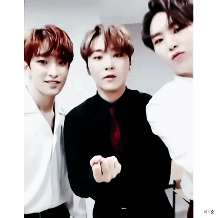 아직도 인사법 제일 긴 애들은 얘넨가? | 인스티즈