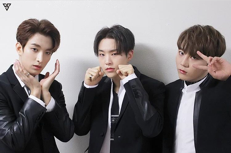 아직도 인사법 제일 긴 애들은 얘넨가? | 인스티즈