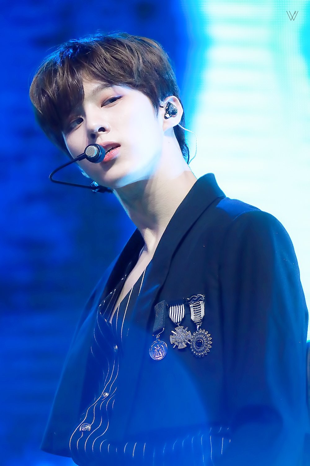 김우석 무대 고화질 진짜 멍쩐다..왜 적응이 안되냐 | 인스티즈