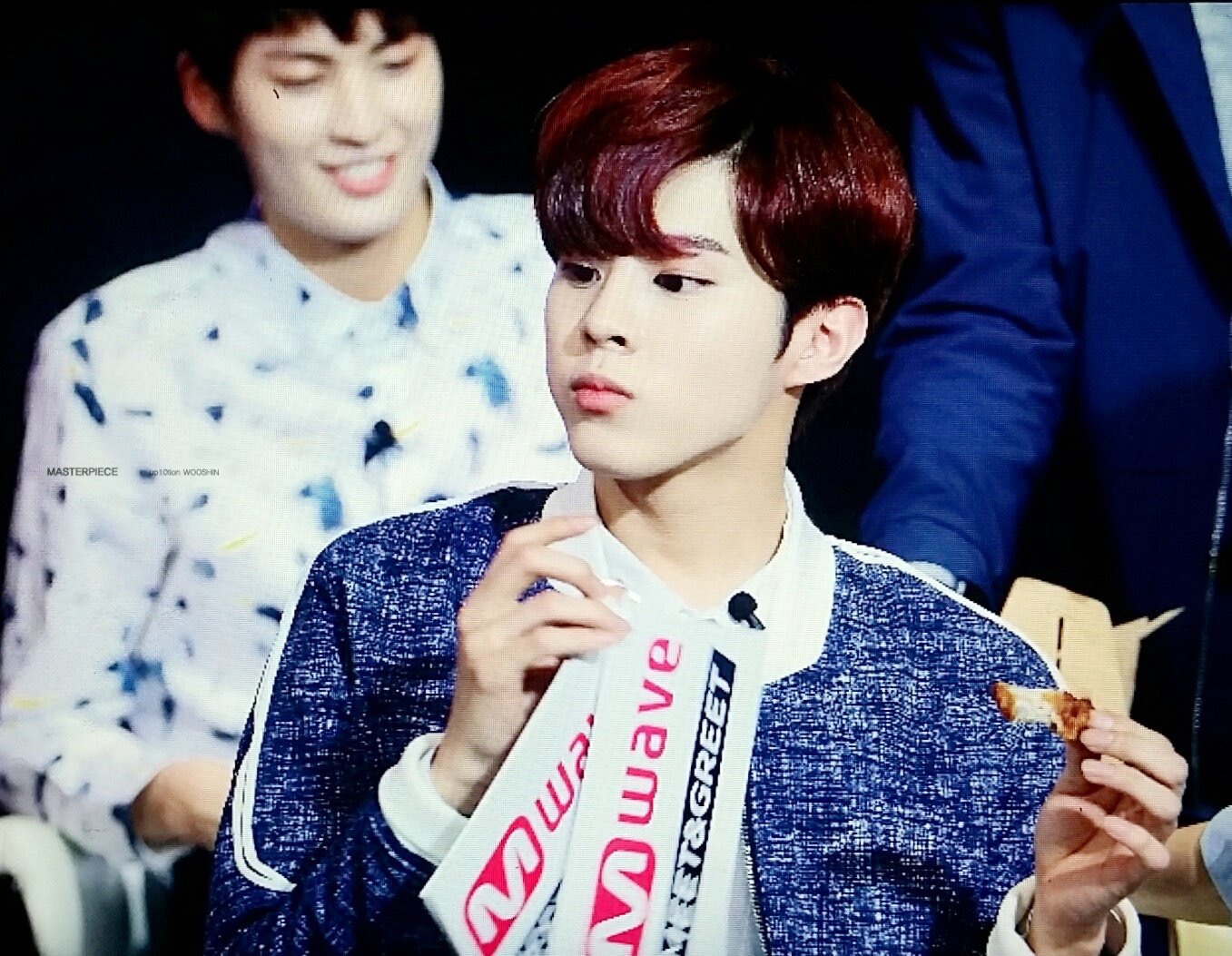 김우석 치킨먹는 짤이 또 발굴된거니ㅠㅠㅠ | 인스티즈