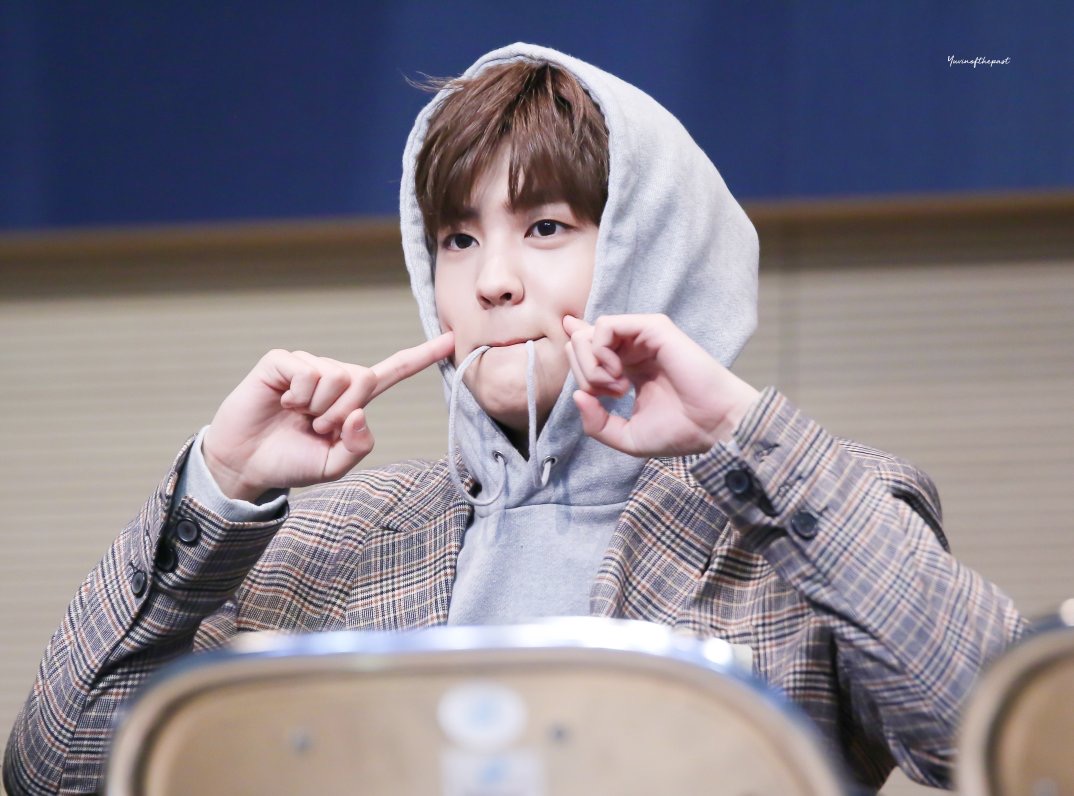 송유빈 왜 후드티 끈 물고있어 | 인스티즈