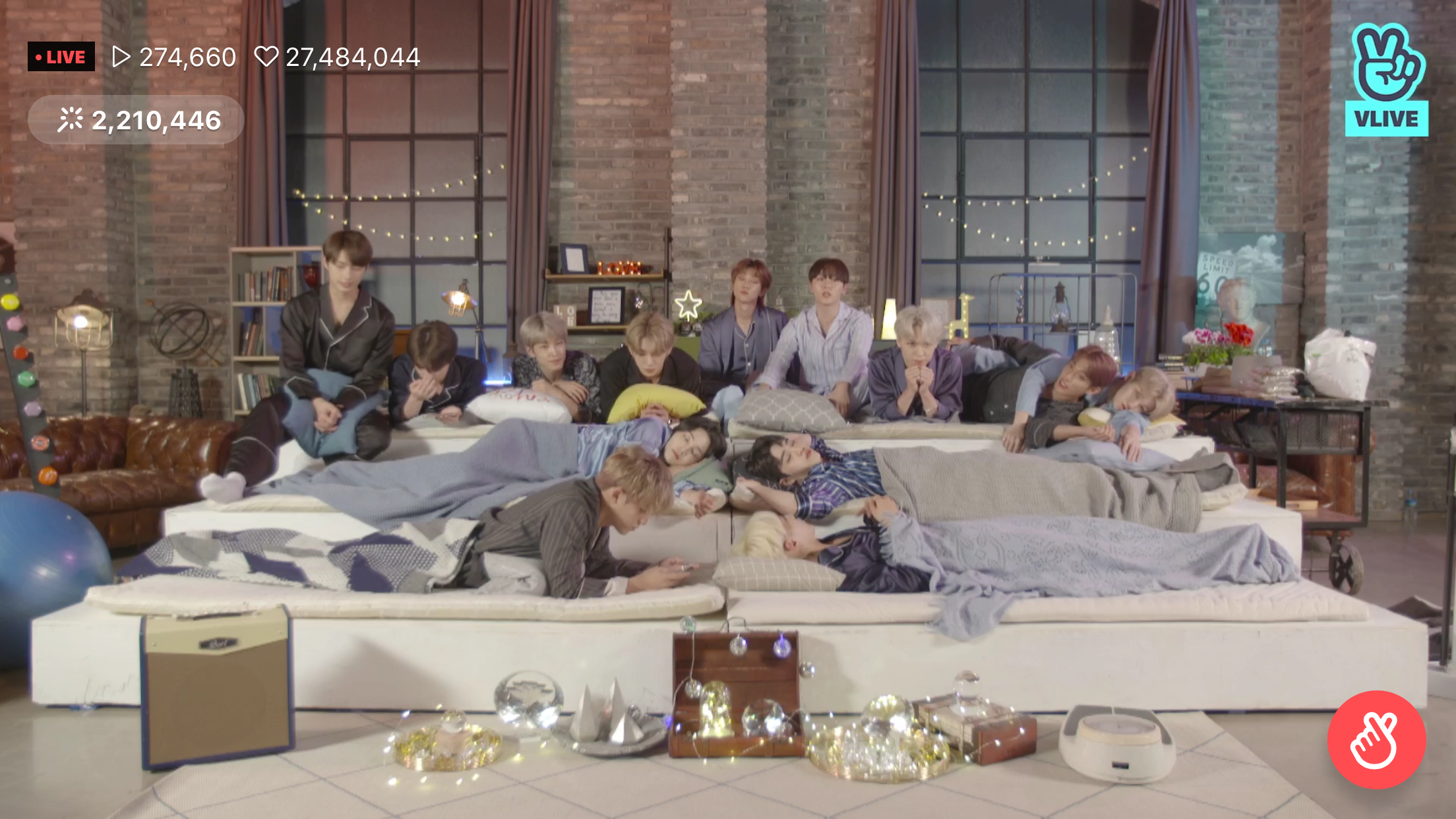 셉 눕방 우지도겸 포즈봐ㅋㅋㅋㅋㅋㅋㅋㅋ안방이냐 ㅋㅋㅋㅋㅋㅋ | 인스티즈