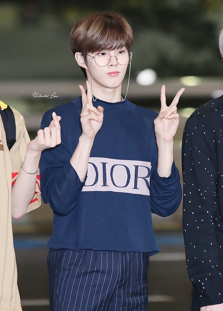 손이 얼굴보다 큰사람이 있다?? 바로 김우석 | 인스티즈