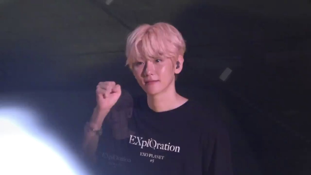 팬이랑 가위바위보하는 백현 | 인스티즈