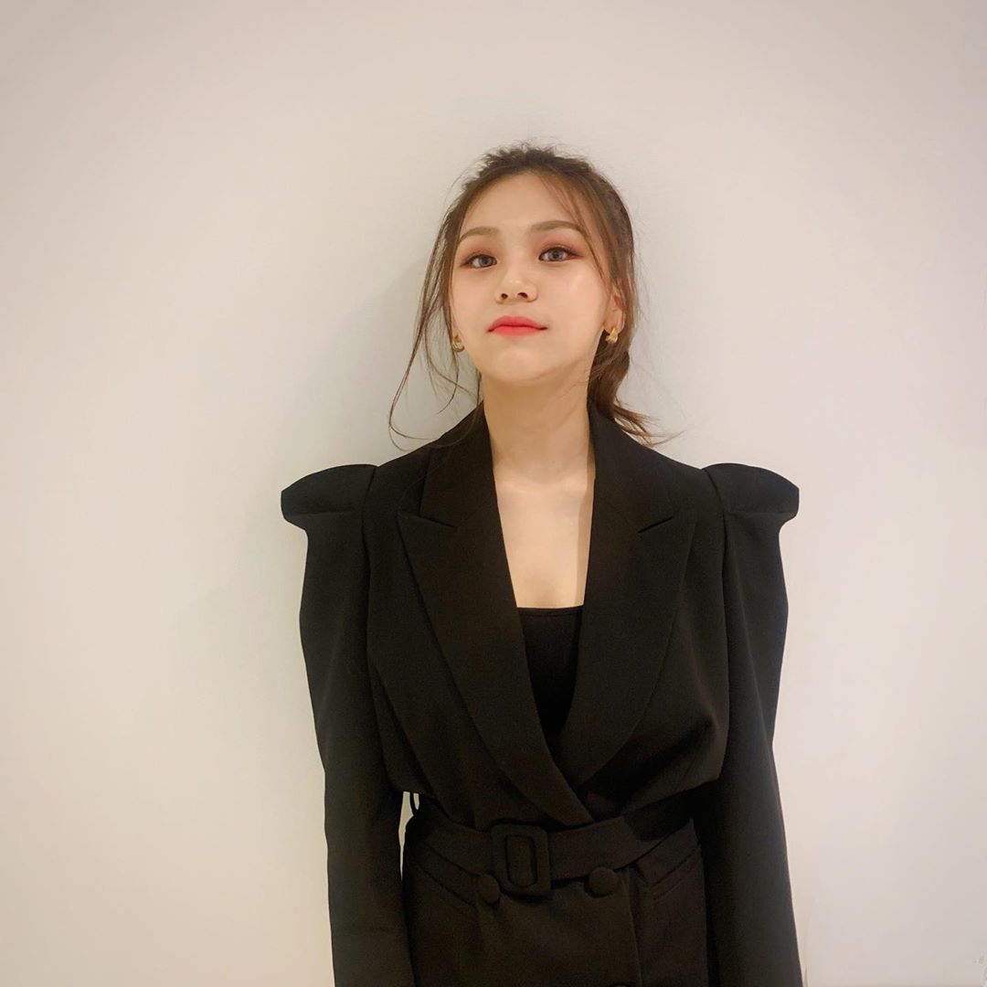 여자친구 엄지 각 잡고 빡센 화장한거 대박이다.............. | 인스티즈