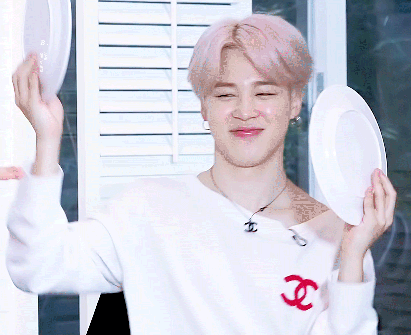 [잡담] 샤넬 니트가 몹시 마음에 들었던 방탄 지민 여러번 입고 나옴ㅋㅋ | 인스티즈