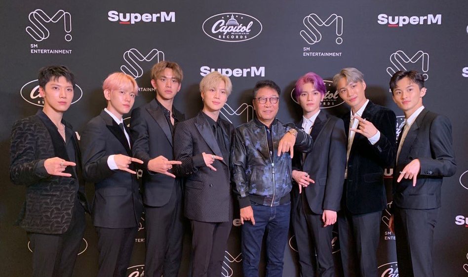 이거보고 이수만도 양손동기화라는거 왤케웃기냐 ㅋㅋㅋ | 인스티즈