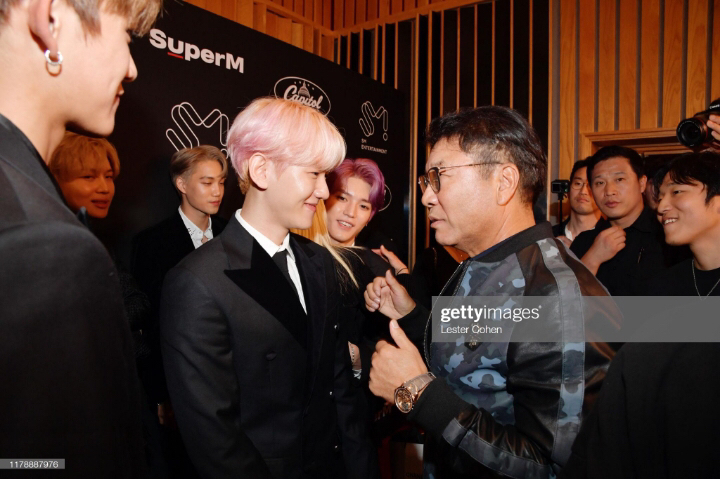 이수만 백현 파트때마다 이러네...ㅋㅋㅋㅋㅋㅋㅋ | 인스티즈