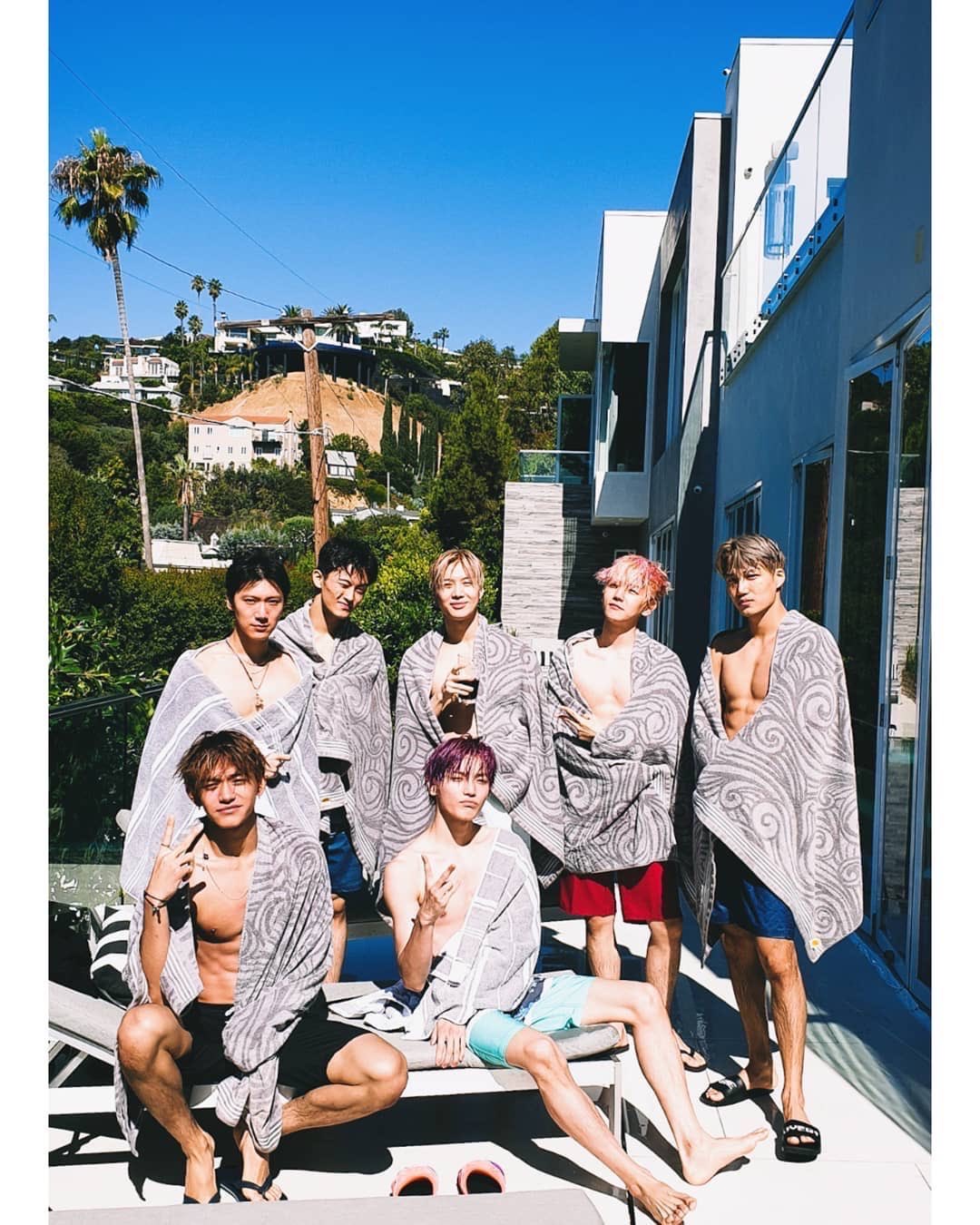 아니 슈퍼엠 방금 뜬 사진 다들 귀엽고 악 눈떠 이건데 카이 지금 혼자 화보찍나요..? | 인스티즈