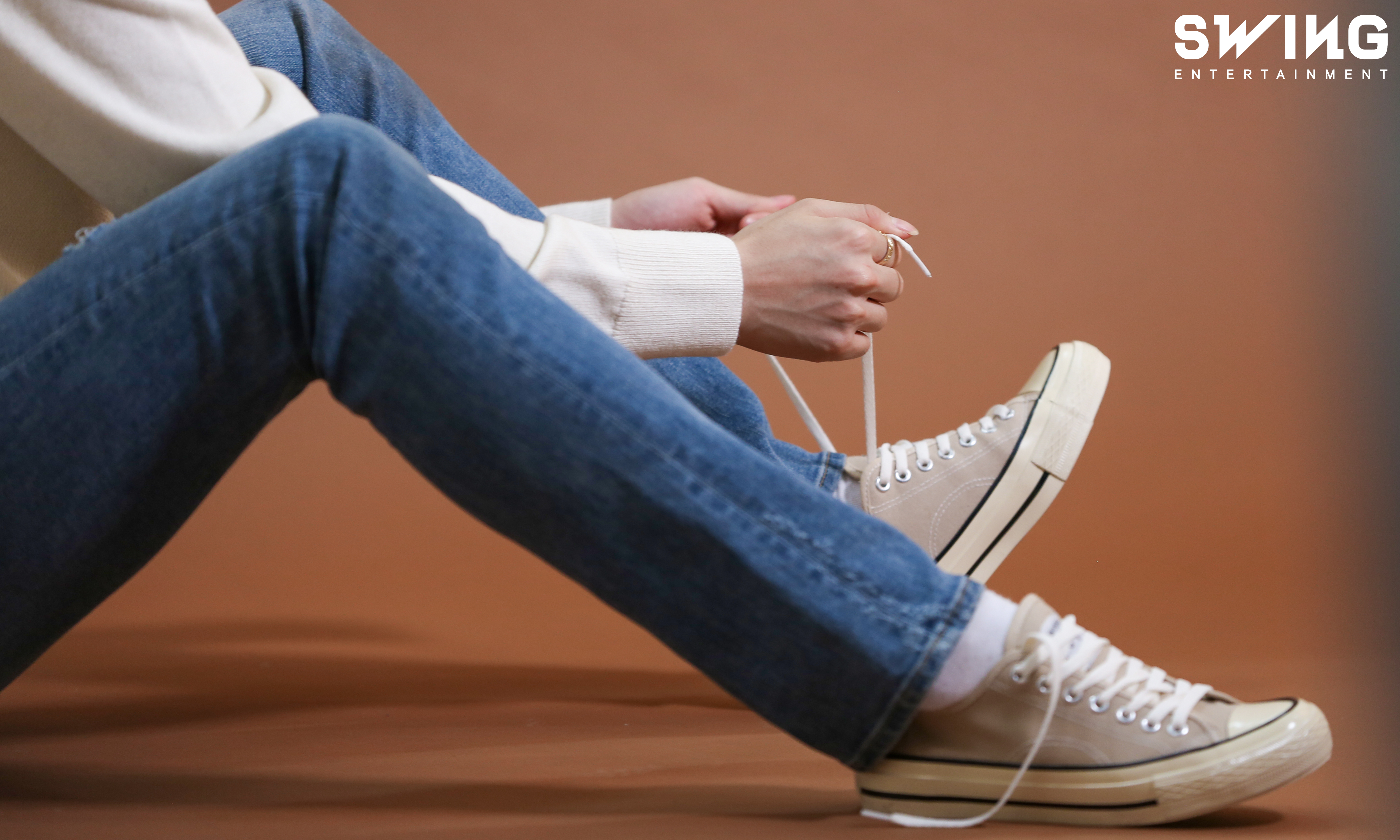 내다리 눈감자.... 김재환 청바지핏 뭐야??? | 인스티즈