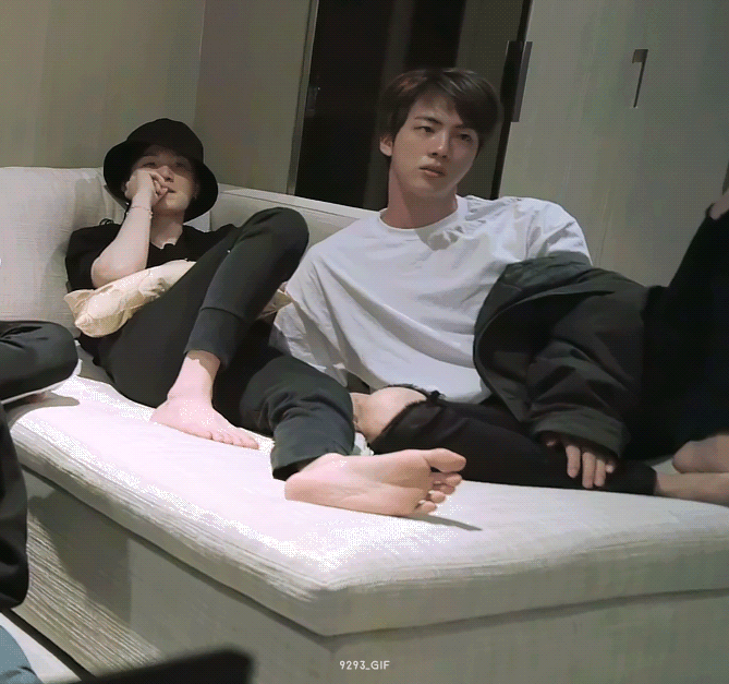 와 진 이 짤 잘생겼네..하면서 보다가 약간 ??!!!!이렇게 됨 | 인스티즈