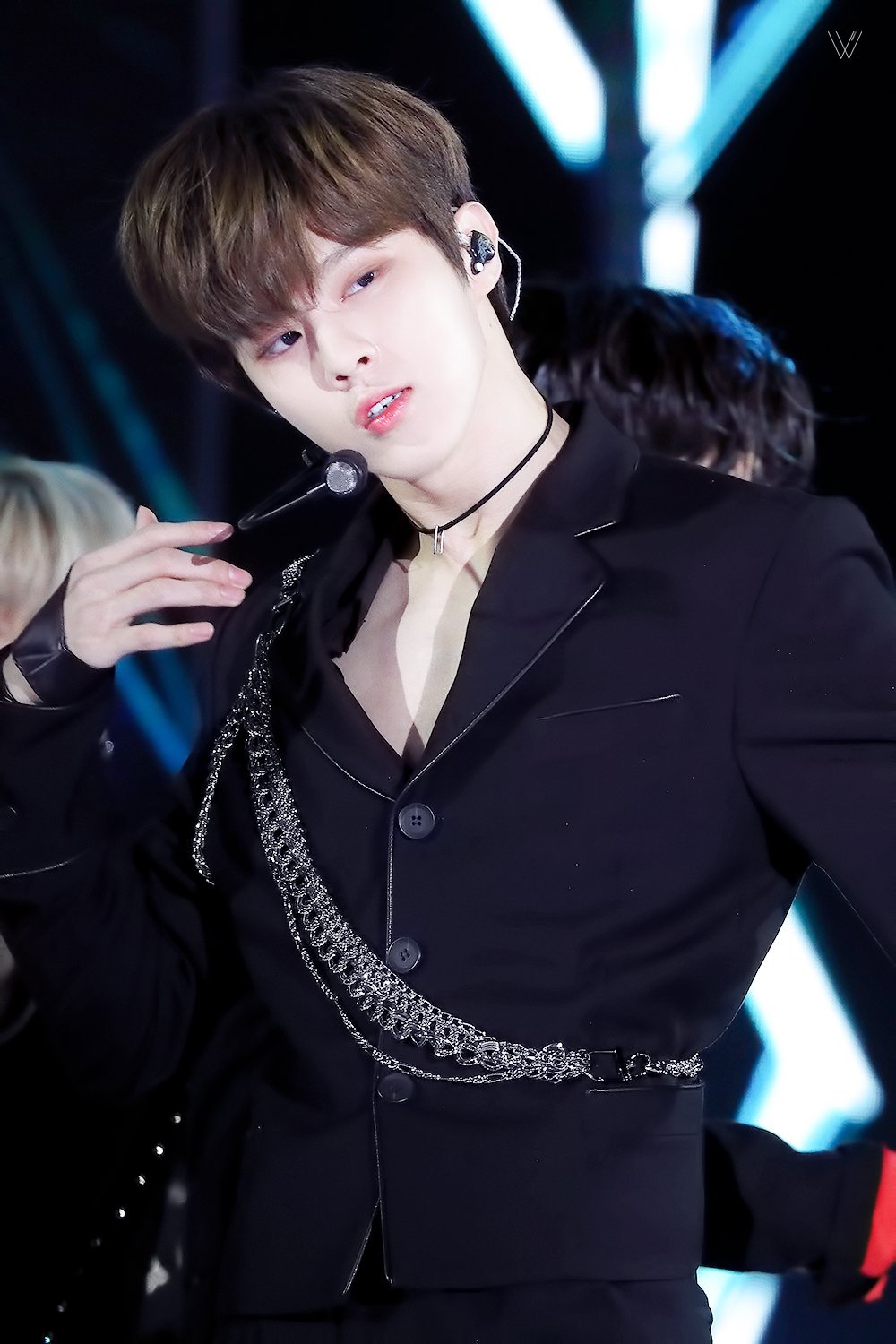 김우석 확신의 비주얼인데 무대를 잘해서 더 좋아 | 인스티즈