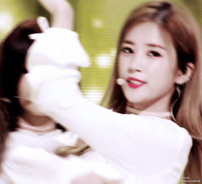 박초롱 금발 흑발 둘다 어케 이렇게 상반된게 잘어울리죠?????? | 인스티즈