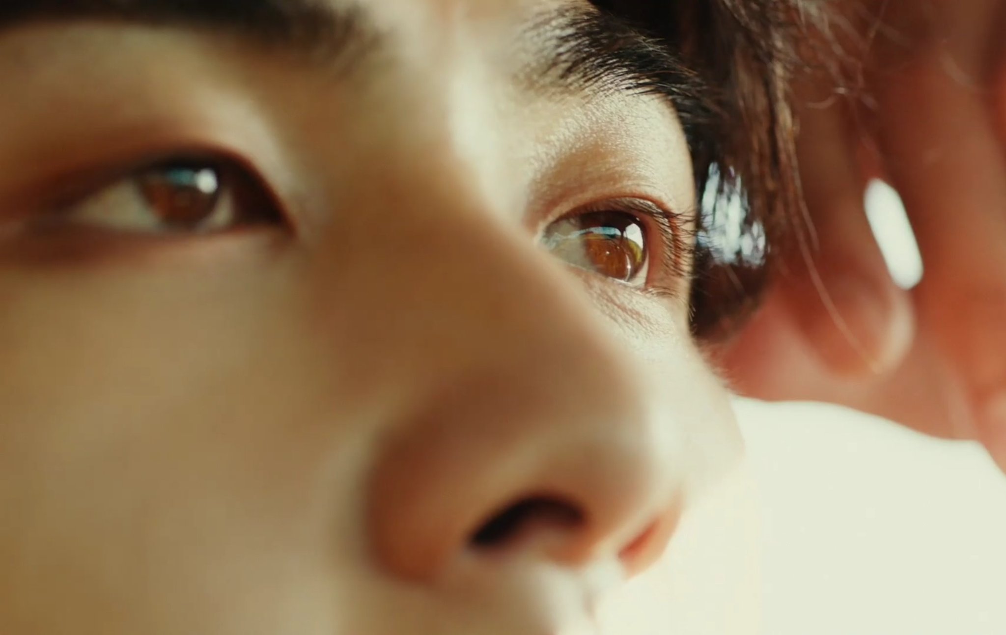 뉴이스트 백호 강동호 이거 렌즈 안 낀 눈이다? 그냥 자기 눈임 | 인스티즈