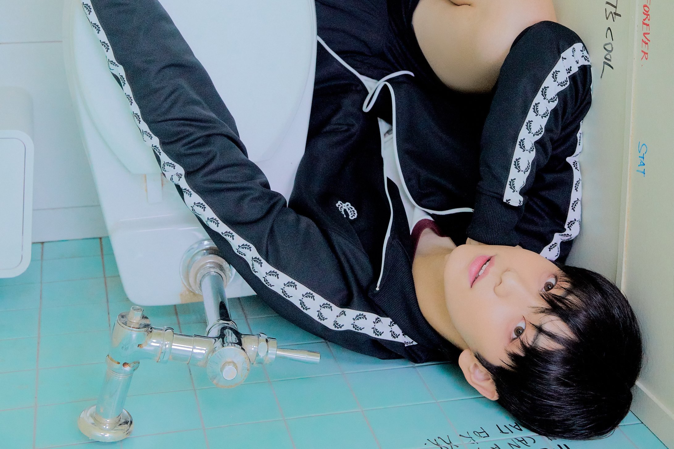 수빈 변기 옆에 있는거 마법약 만드는거 아님? | 인스티즈