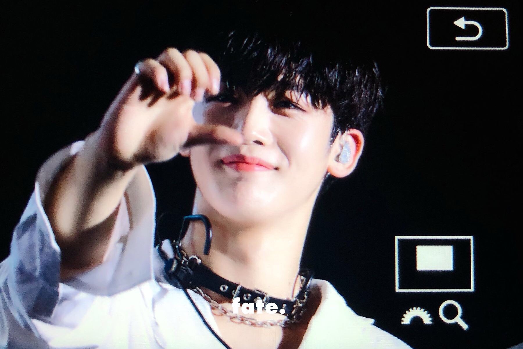 나만 요한이 이 사진 보고 반쪽하트 한 거 아니지???? | 인스티즈