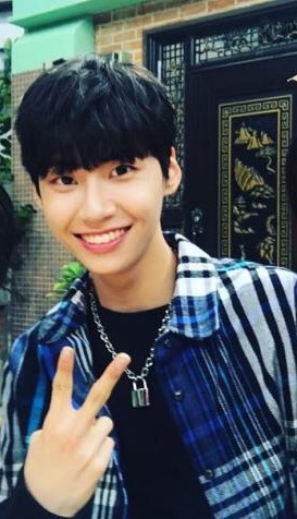 진혁이들아 진혁이 목걸이봤어? | 인스티즈